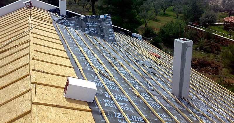 İzmir çatı yenileme – OSB üzerine su yalıtım örtüsü İzmir çatı yenileme – OSB üzerine su yalıtım örtüsü